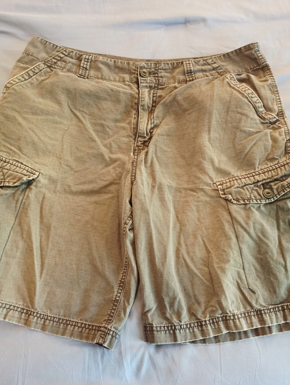Old Navy Men's Grey Cargo Shorts Size 36 Deep Pockets Flat Front 100% Cotton
